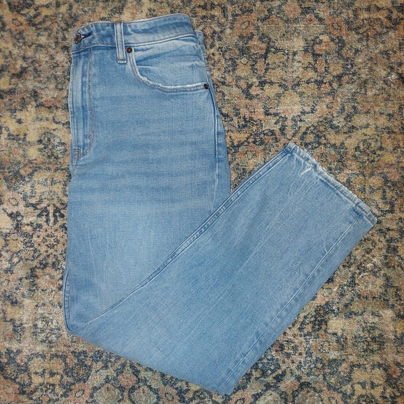 Abercrombie & Fitch Denim - Abercrombie & Fitch High Rise Mom Jeans (Curve Love)
